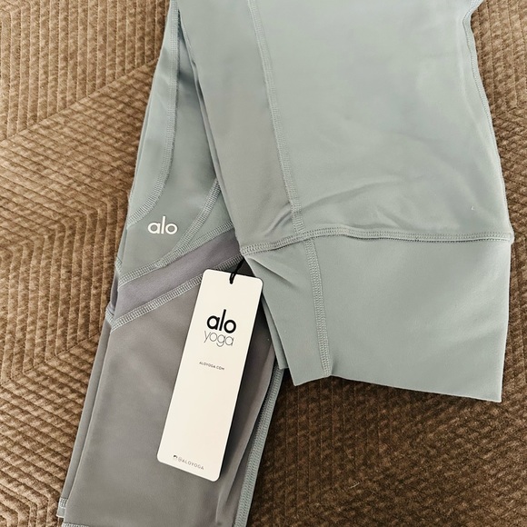 NWT Alo Elevate High Waisted Capri Leggings in Concrete, Size L - Picture 8 of 10